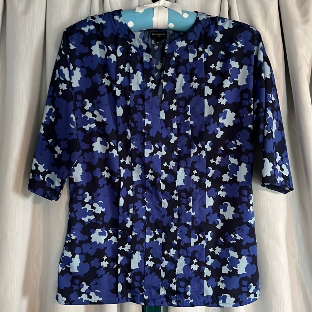 Banana Republic Size S Pleated Front V-Neck Blouse